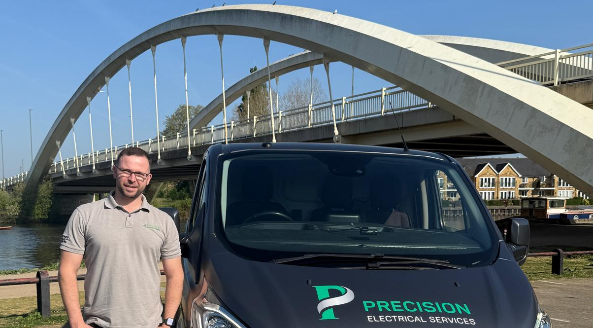 Dan, electrician in Walton-on-Thames